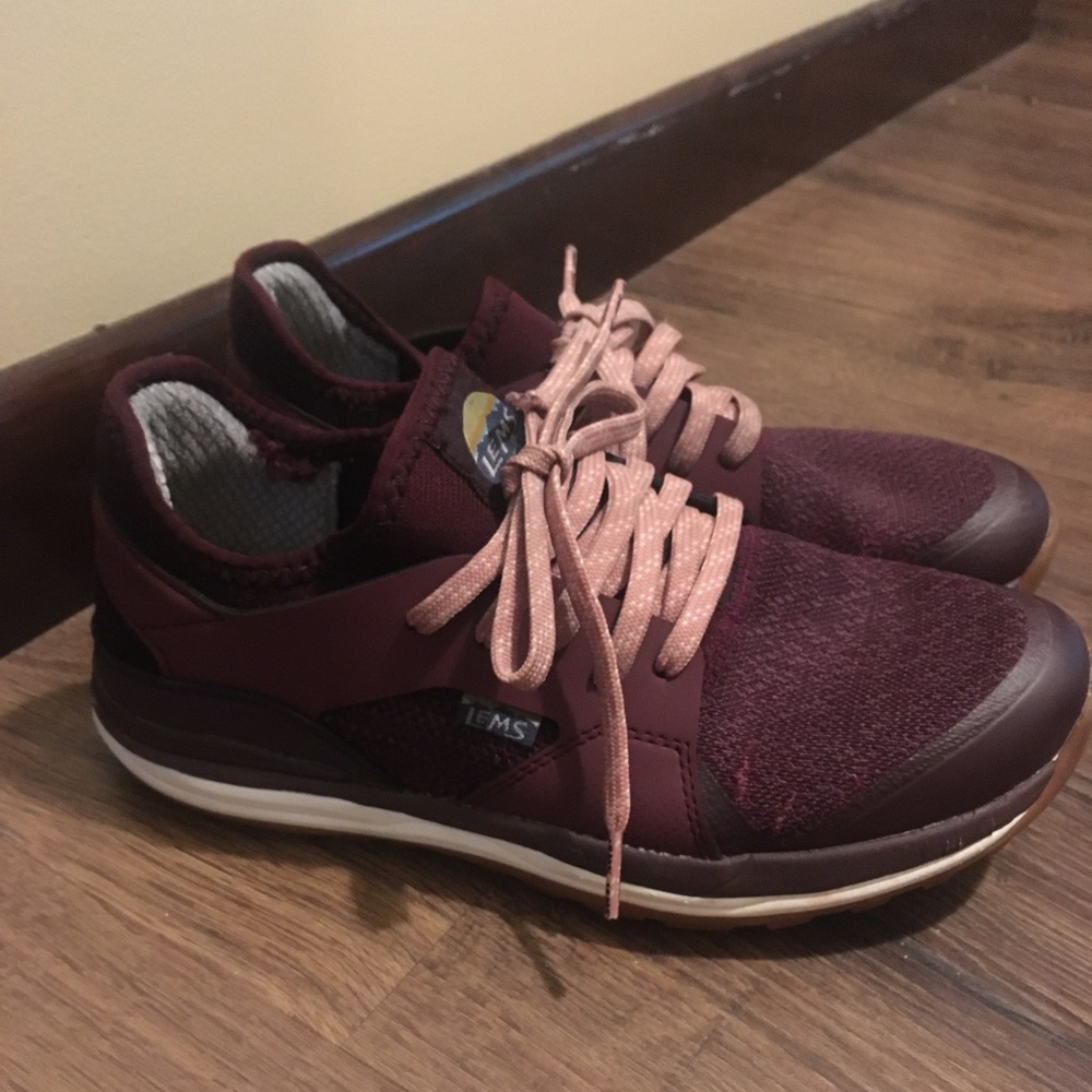 Lens Women’s Mesa size 9 Color rosewood worn 4x